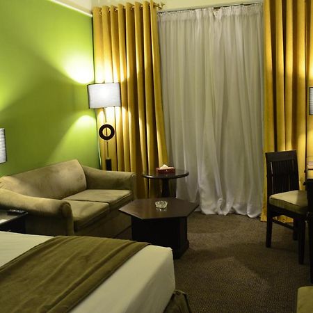 Smart Hotel Lahore Ngoại thất bức ảnh
