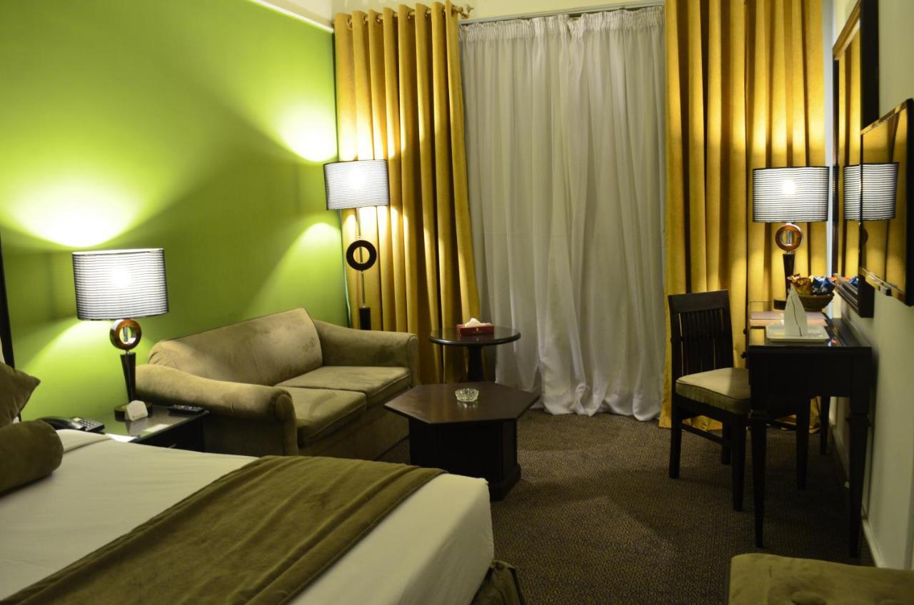 Smart Hotel Lahore Ngoại thất bức ảnh