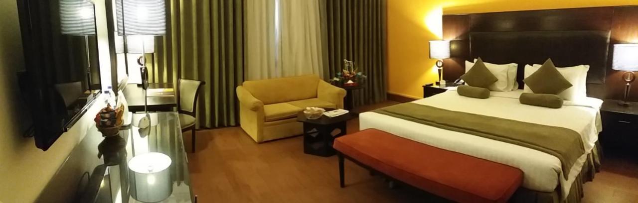 Smart Hotel Lahore Ngoại thất bức ảnh