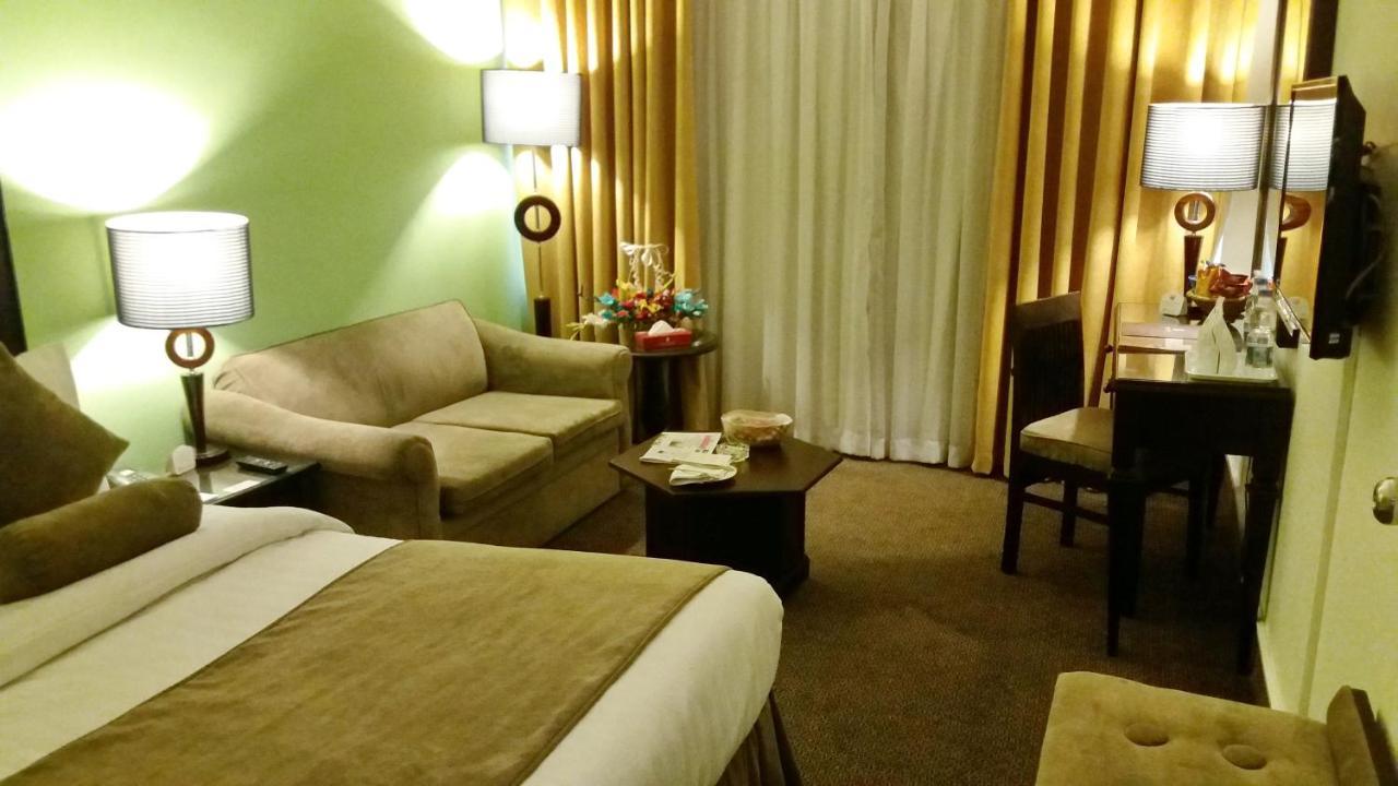 Smart Hotel Lahore Ngoại thất bức ảnh