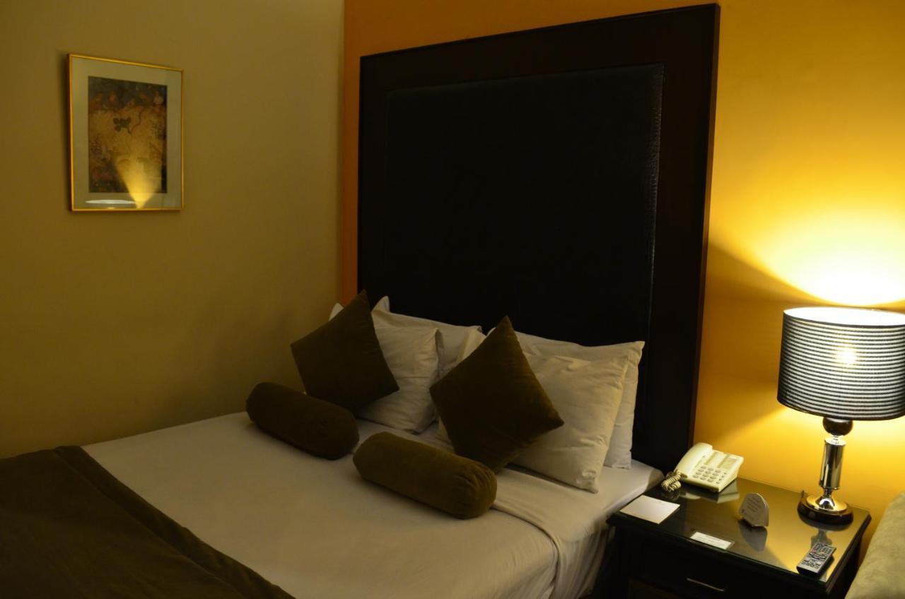 Smart Hotel Lahore Ngoại thất bức ảnh
