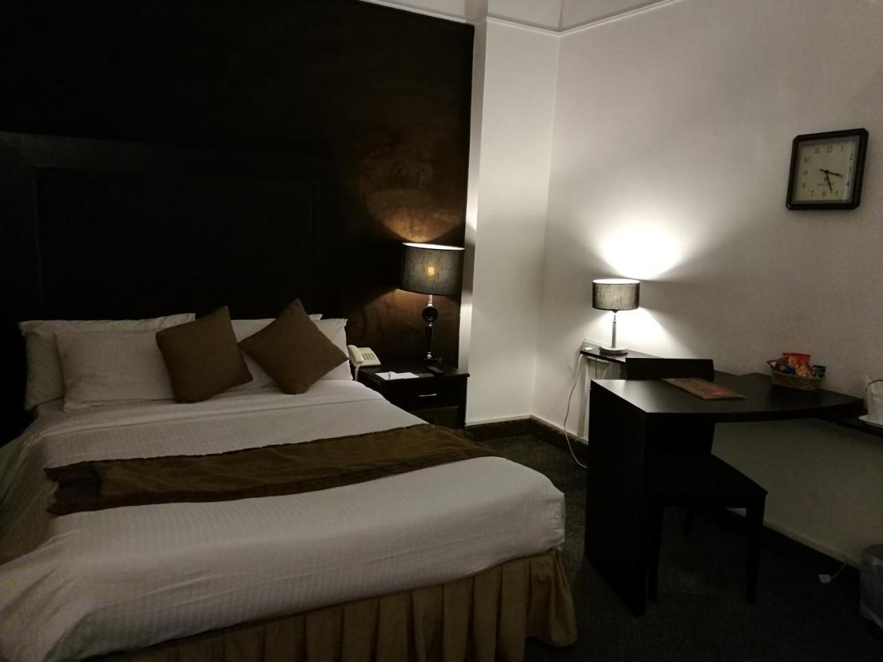 Smart Hotel Lahore Ngoại thất bức ảnh
