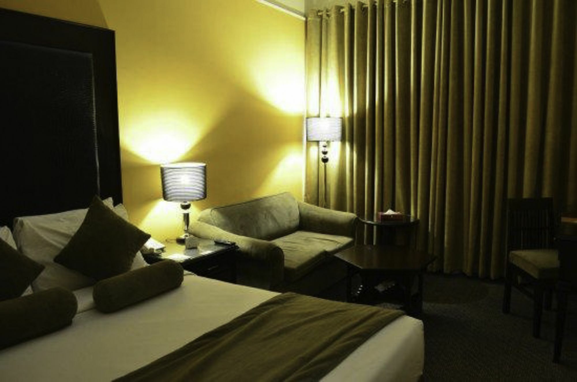 Smart Hotel Lahore Ngoại thất bức ảnh
